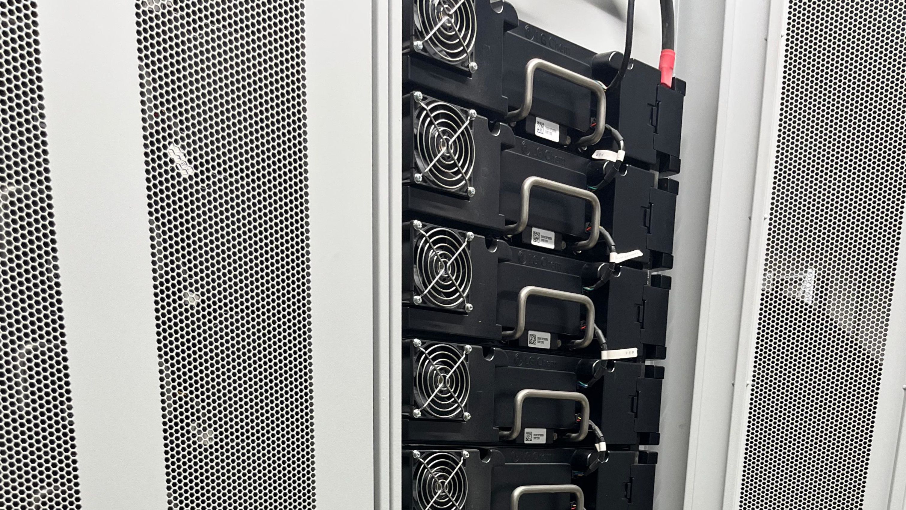 Batteriespeicher installiert bei Autohaus Gruppe Seitz