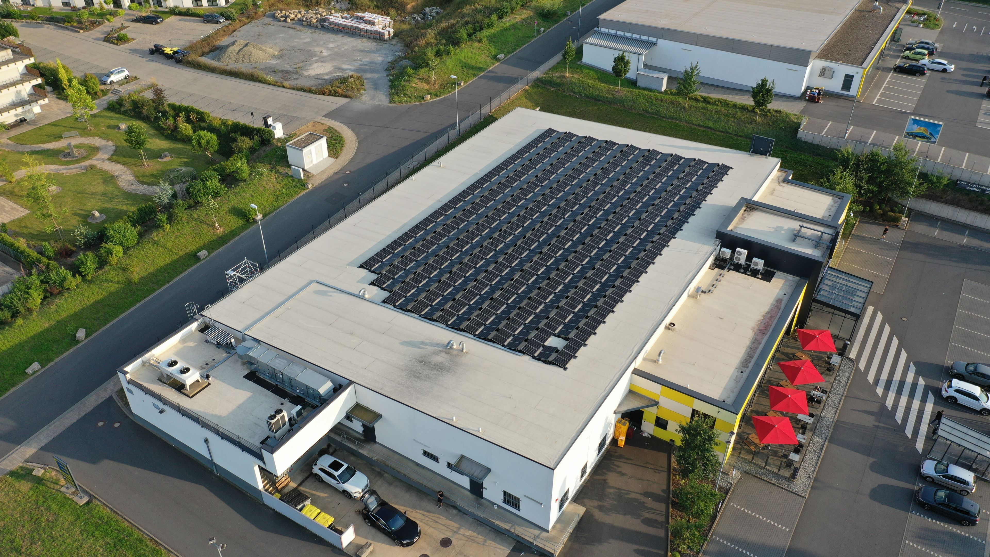 Photovoltaikanlage auf einem Edeka Markt in Kist