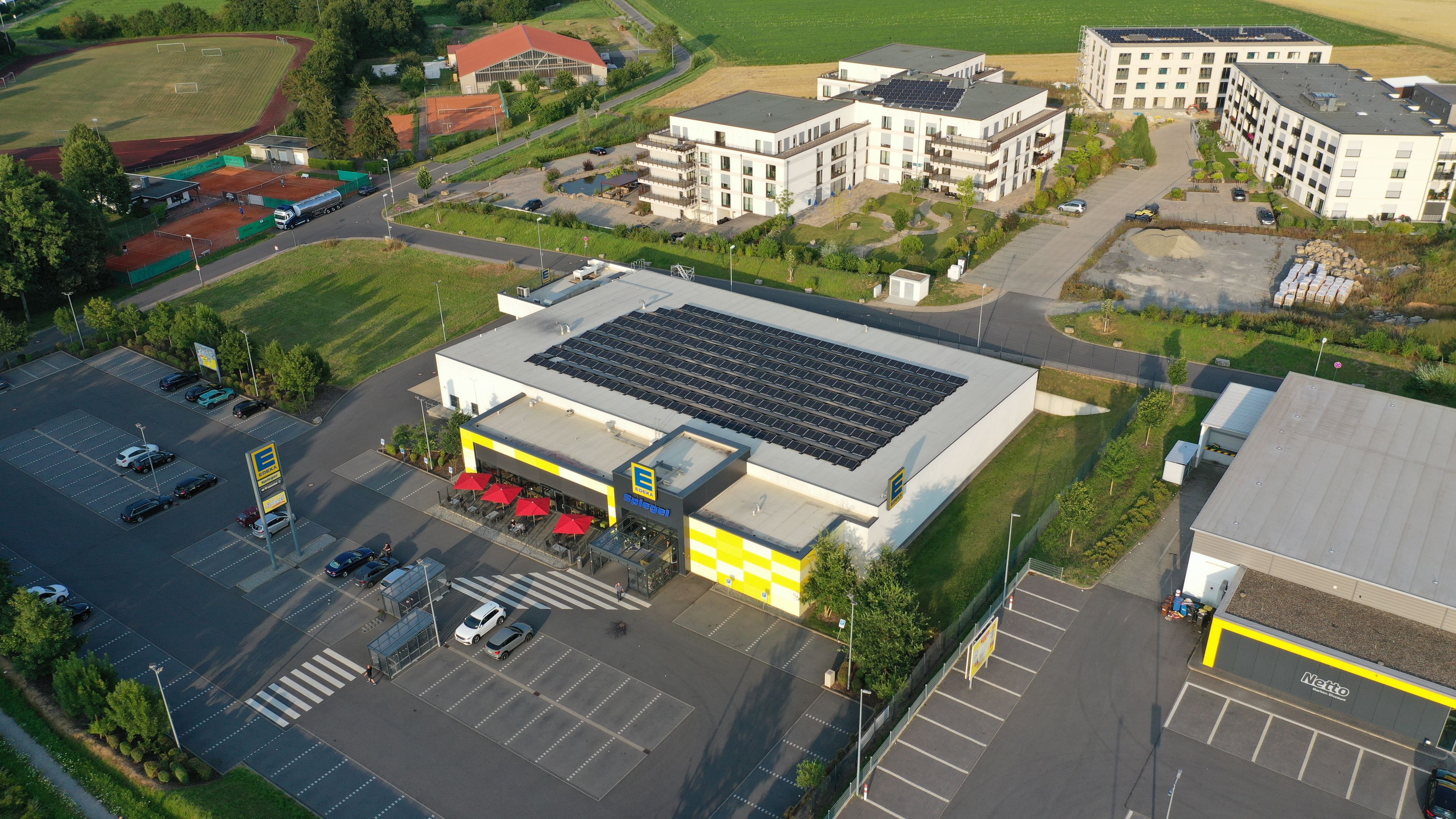 Photovoltaikanlage auf einem Edeka Markt in Kist