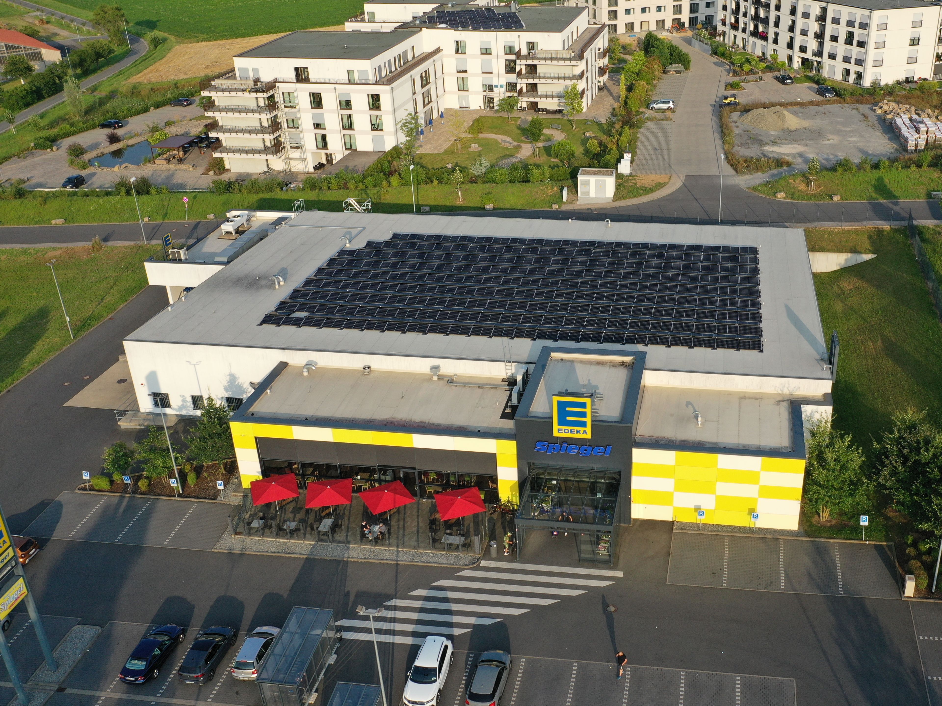 Photovoltaikanlage auf einem Edeka Markt in Kist