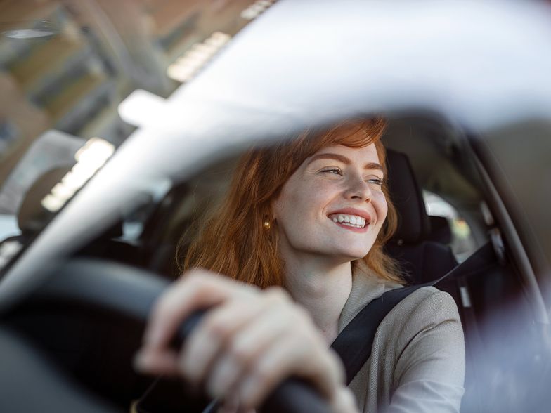 Frau in einem Auto