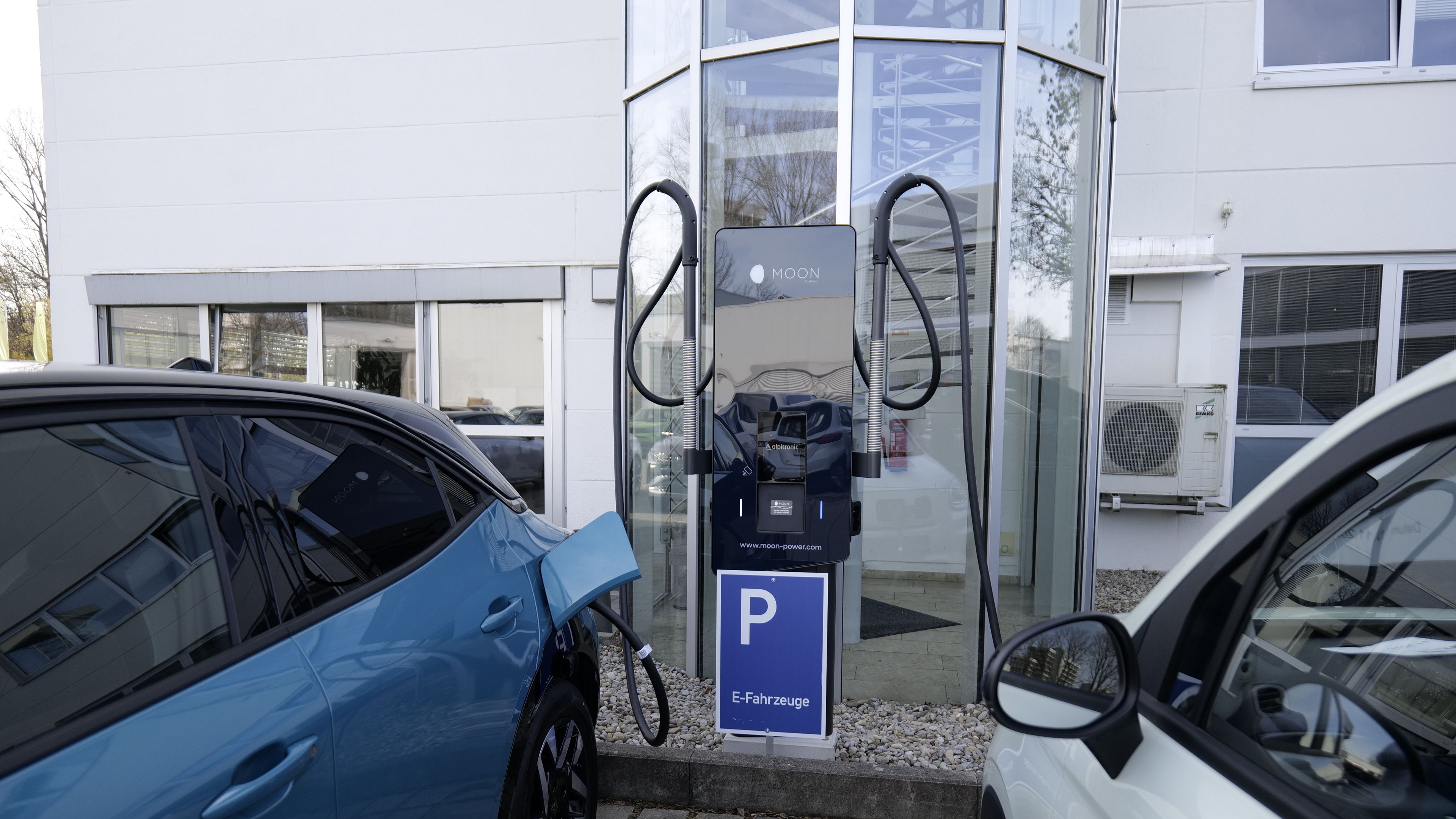 Ladestation MOON POWER Charger 50 bei AVAG Holding SE