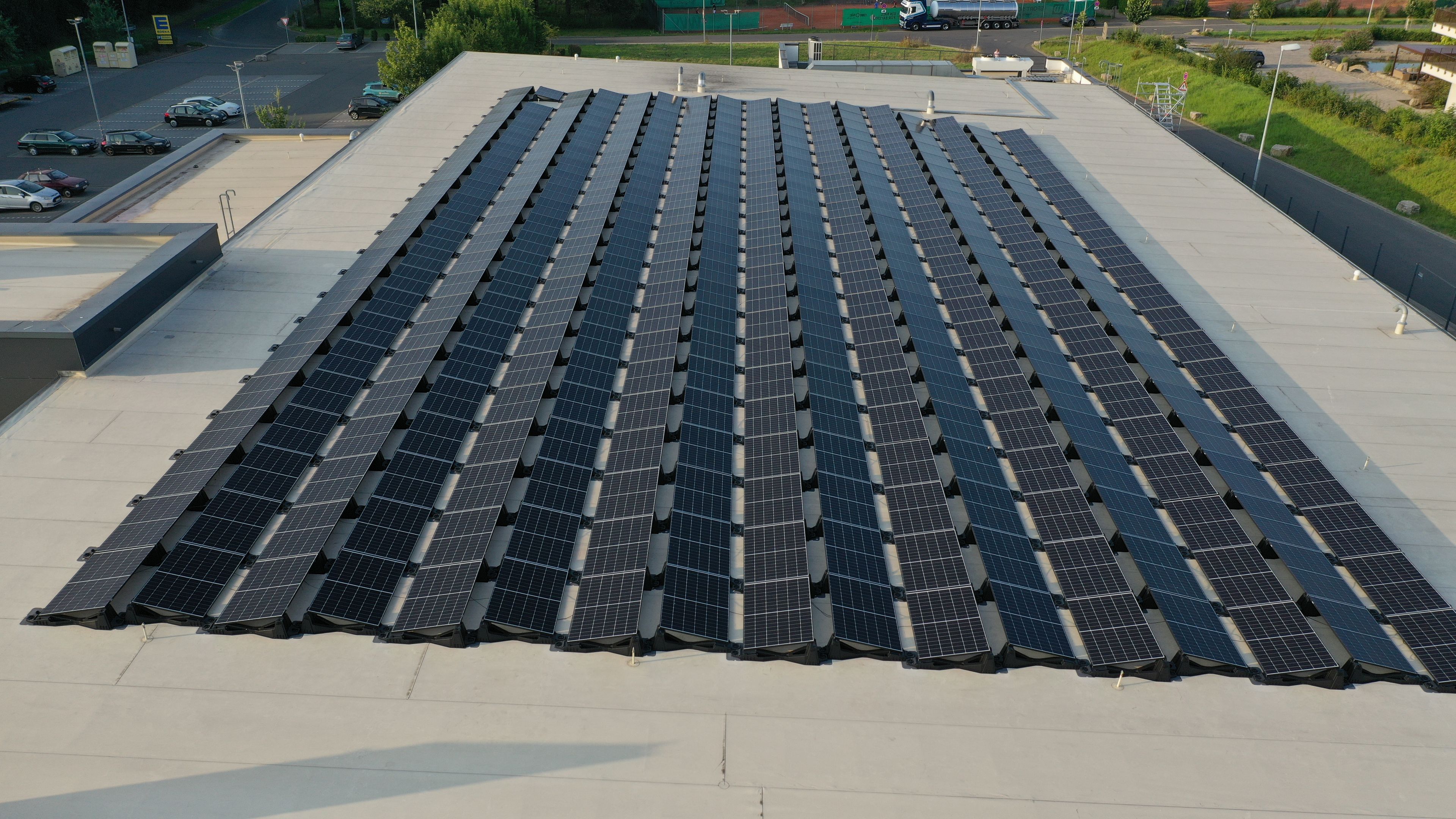 Photovoltaikanlage auf einem Edeka Markt in Kist