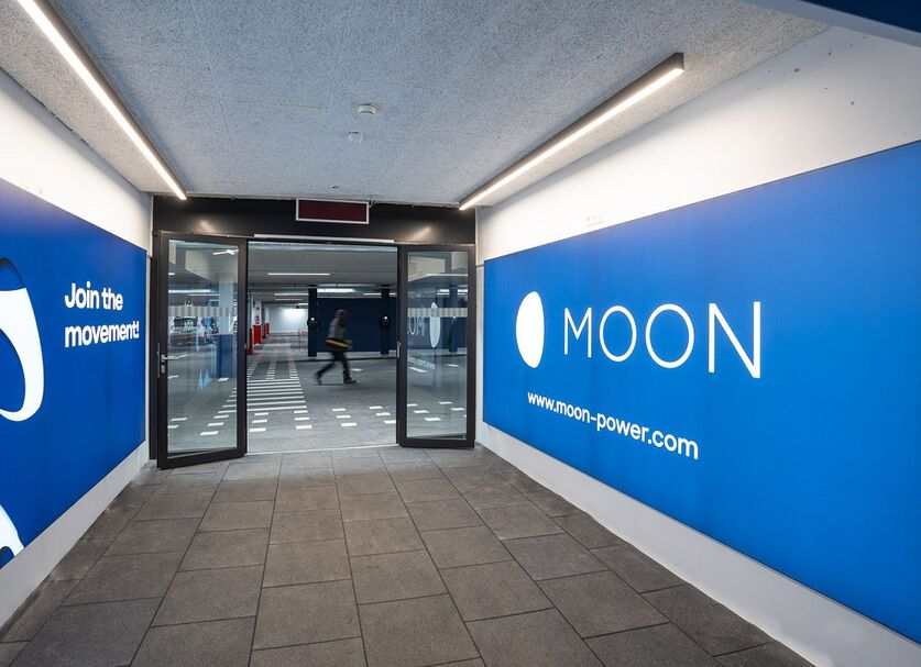 Ladegarage mit MOON Branding in Vorarlberg